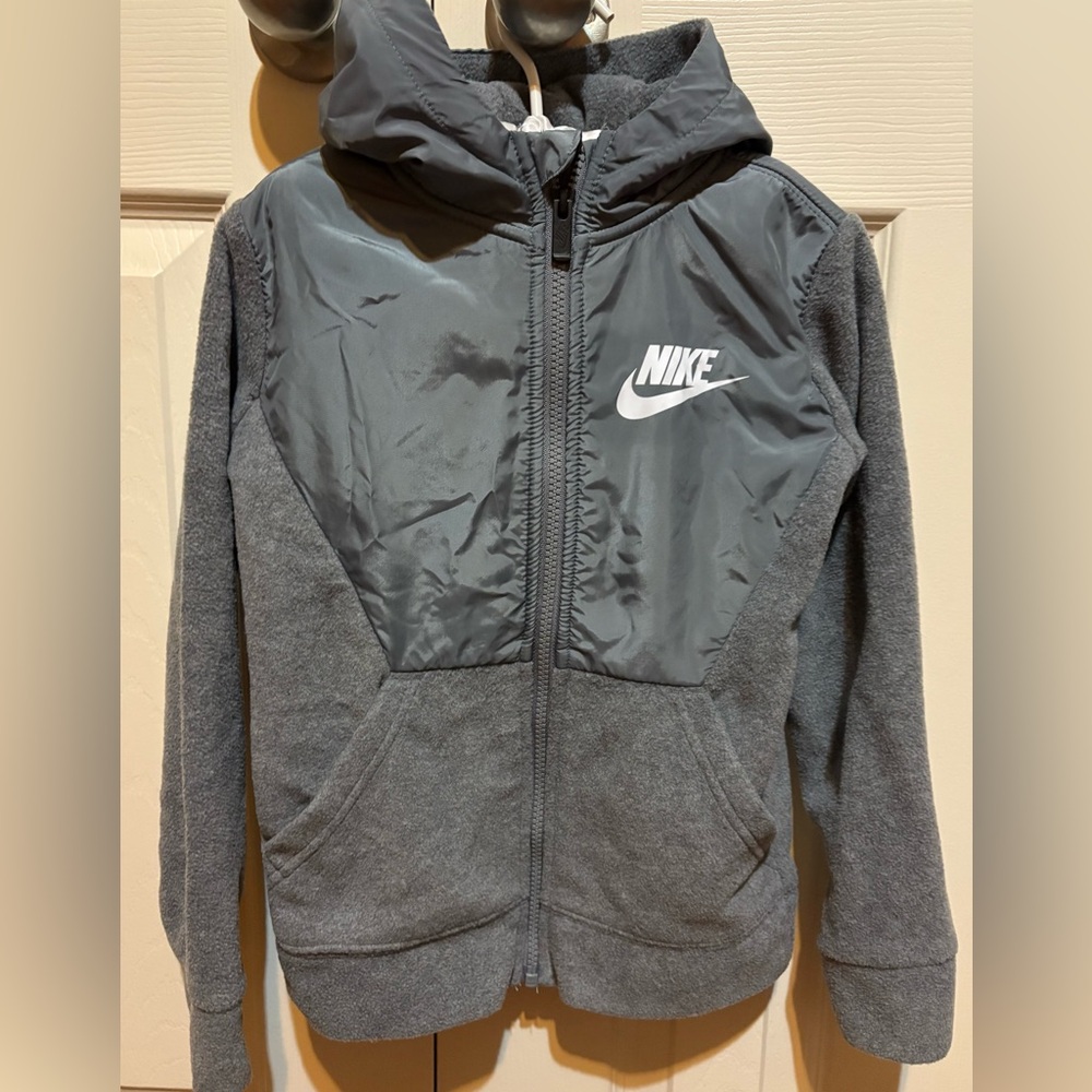 Nike Boys Fleece Full-Zip Hoodie, Size 6, Carbon Heather. Very nice condition!